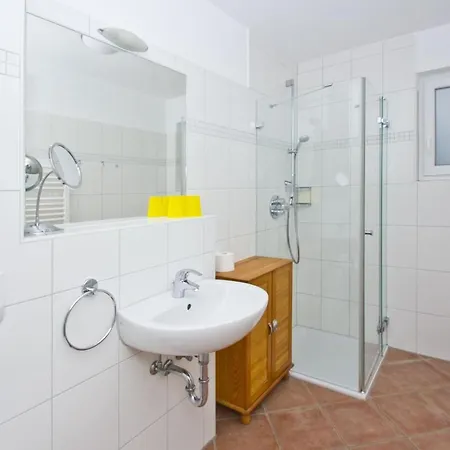 Zentral Aber Ruhig, Balkon, Gratis Nutzung Vom Ahoi Erlebnisbad Und Sauna In Sellin - Elisenhof 2 Goehren (Ruegen)